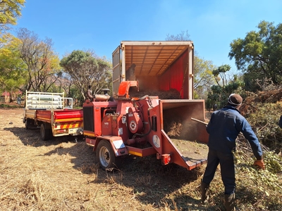 Wood chipper hire machine specifications